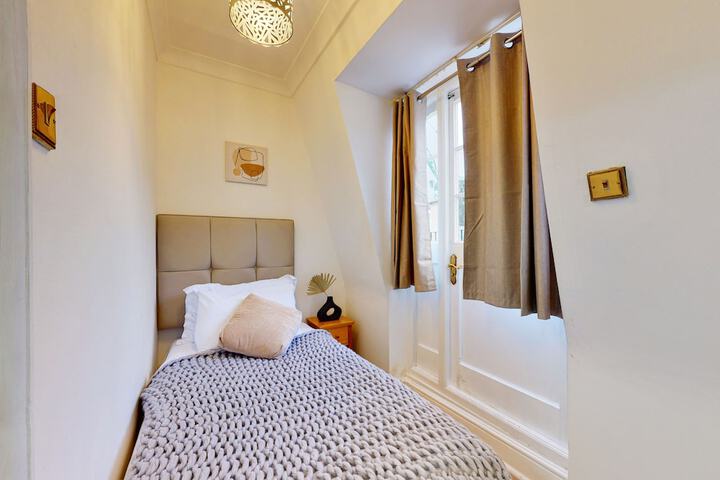 Room 14 of 91