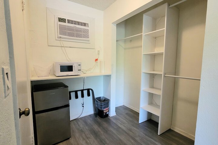 Room 13 of 32