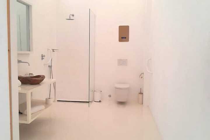 Room 49 of 64