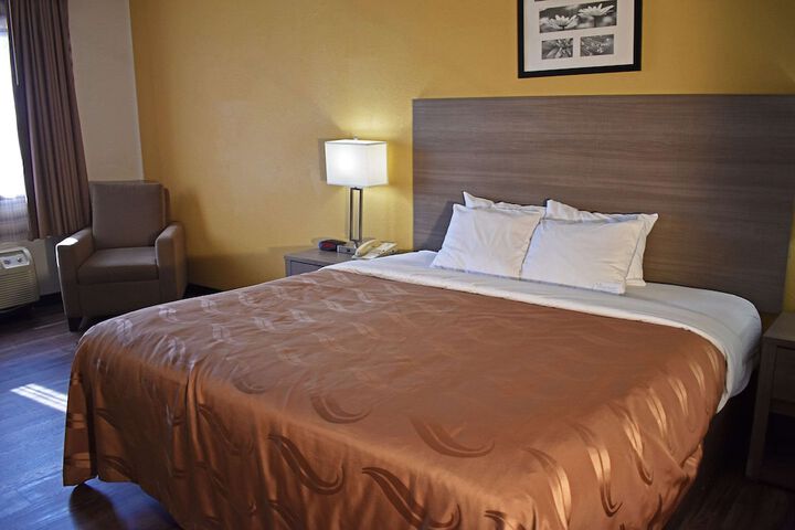 1 King Bed (7 of 18)
