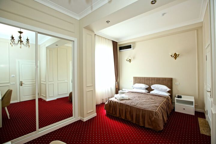 Room 6 of 24