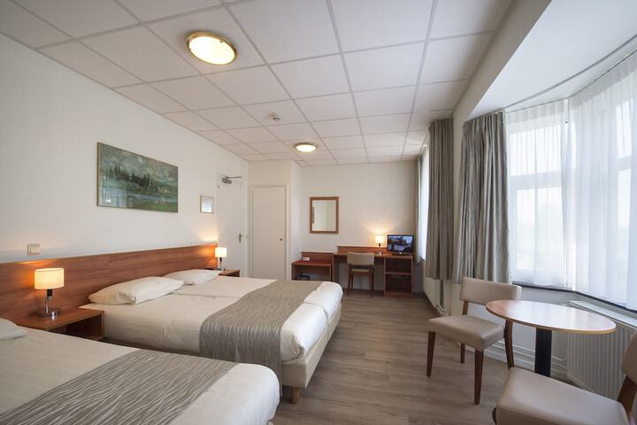 Room 3 of 47
