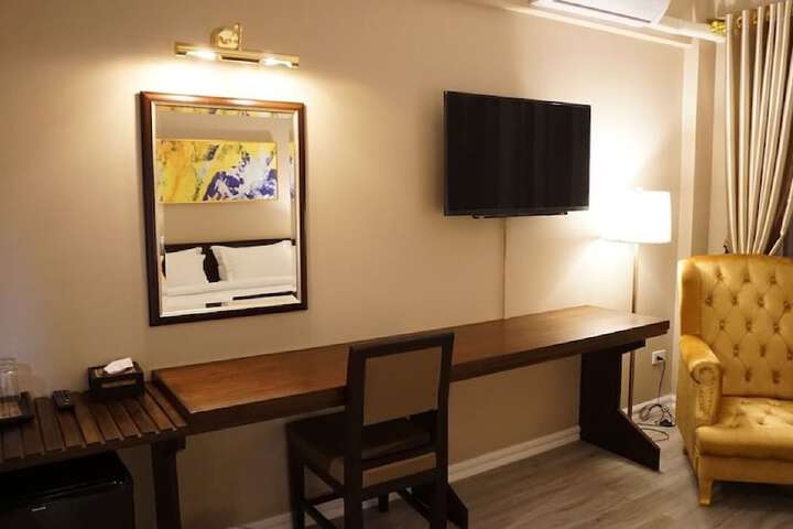 Room 9 of 23