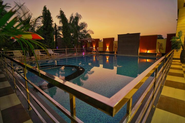 Pool 21 of 30
