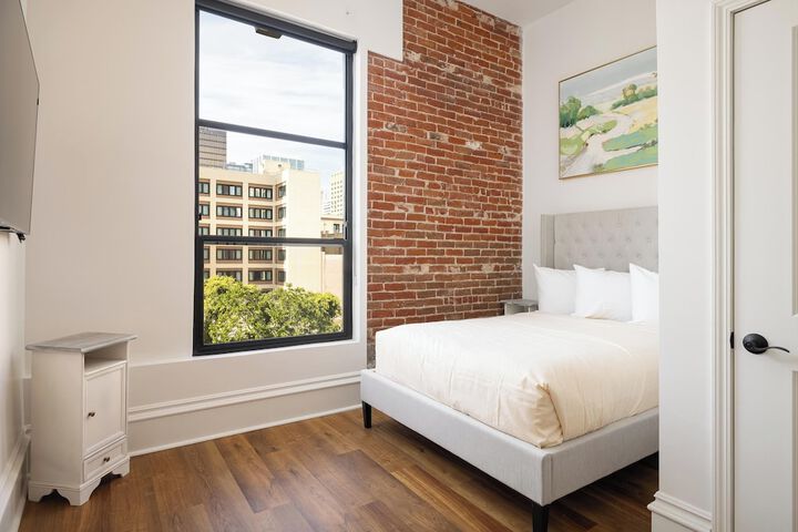Room 21 of 48