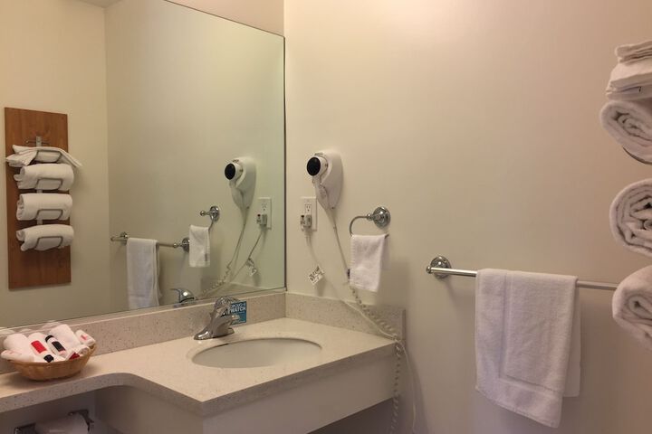 Bathroom sink