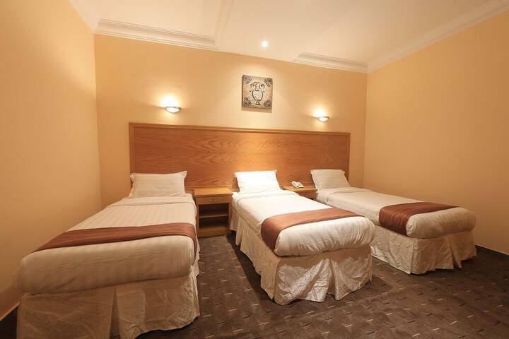 Room 9 of 37