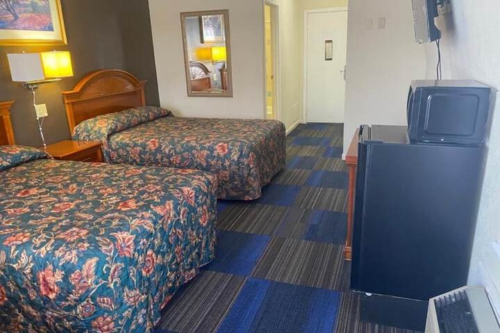 Room 3 of 28