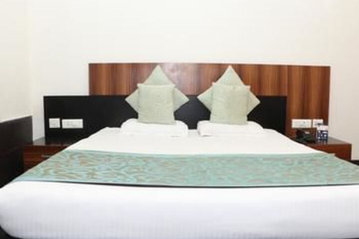 Room 18 of 27