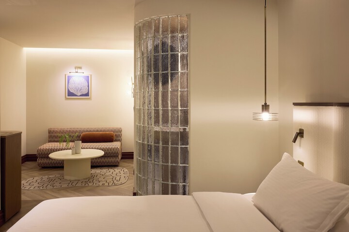Room 32 of 110