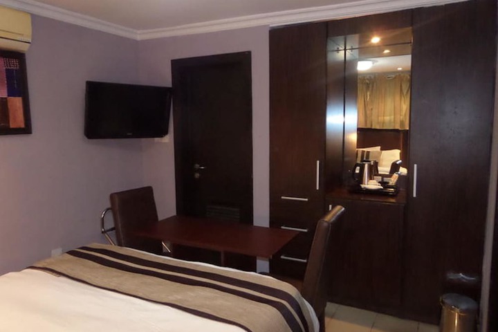 Room 12 of 14