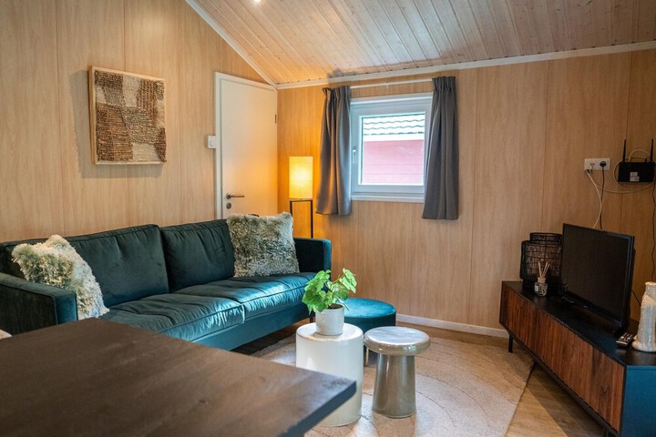 Room 6 of 25