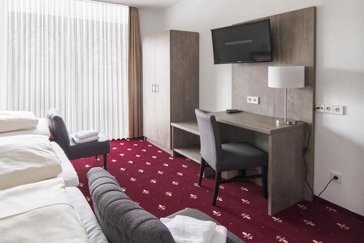 Room 12 of 33