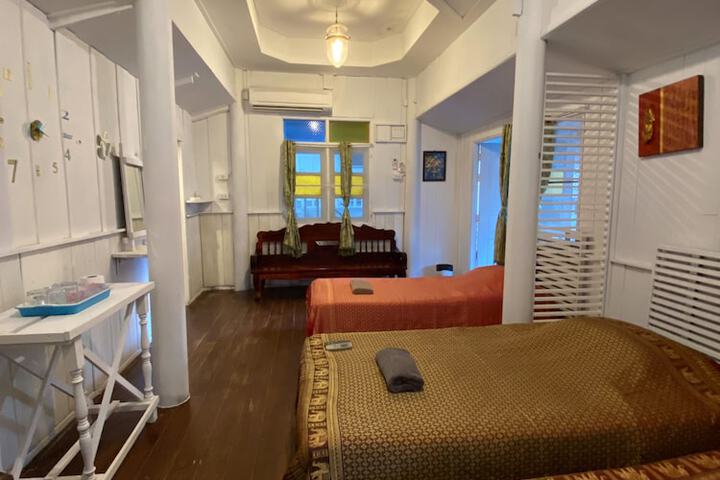 Room 53 of 181
