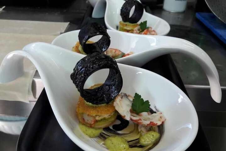 Dining 33 of 56