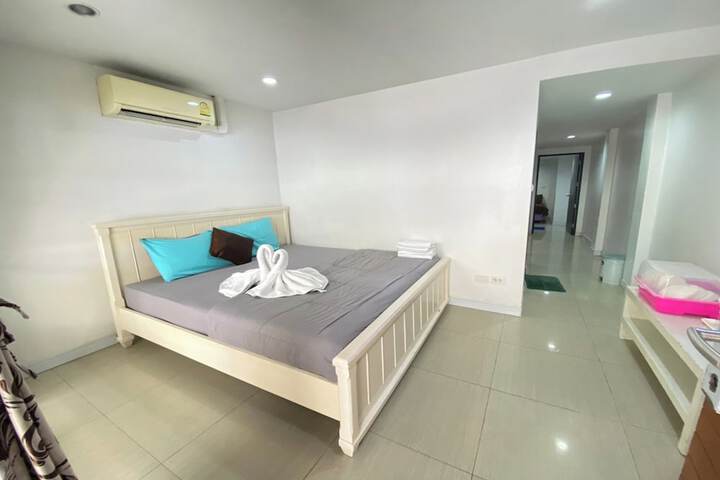 Room 28 of 114