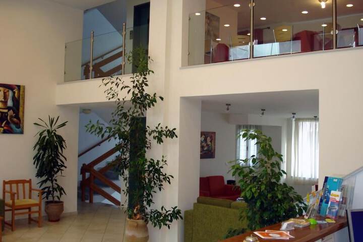 Entrance & Lobby