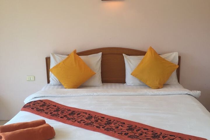 Room 8 of 48