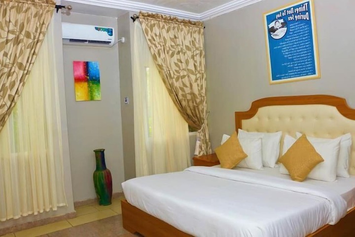 Room 9 of 29