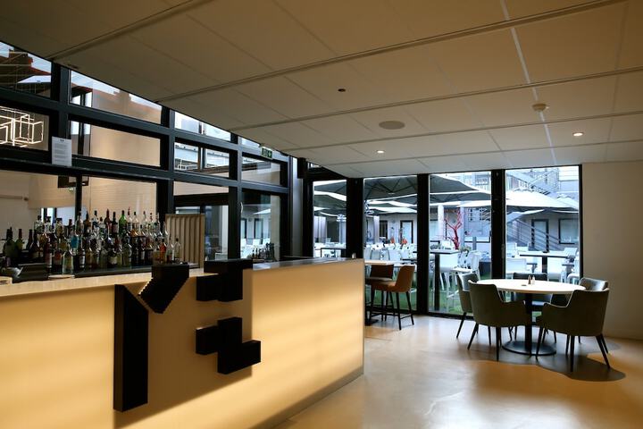 Lounge 58 of 74