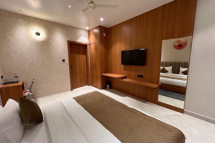Room 4 of 20