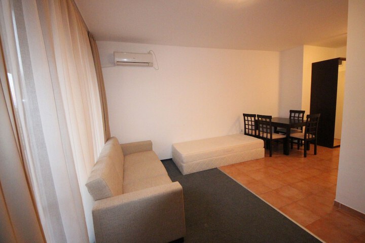Room 72 of 177