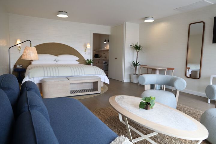 1 King Bed (4 of 15)