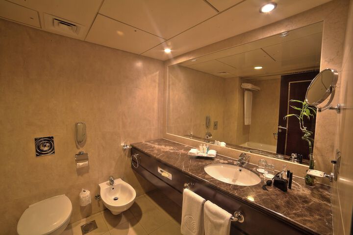 Room 42 of 90