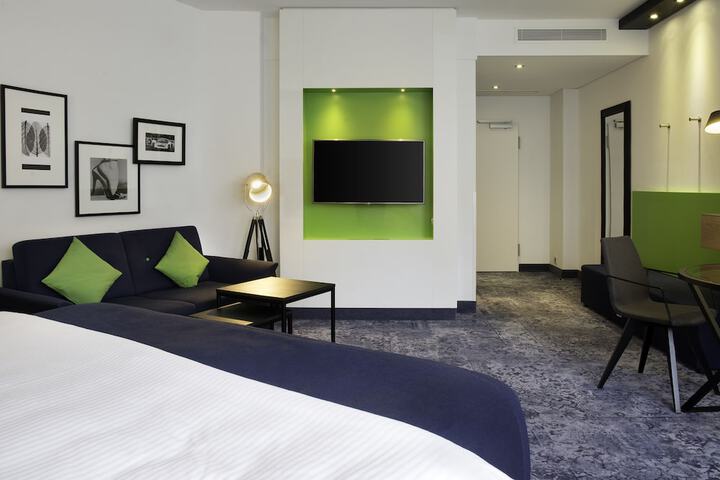Room 10 of 86
