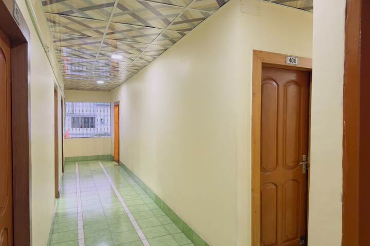 Room 9 of 12