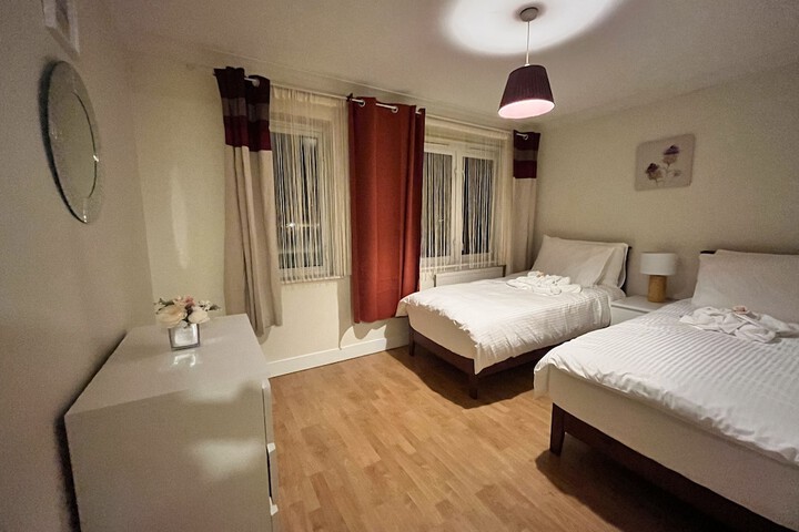 Room 2 of 35