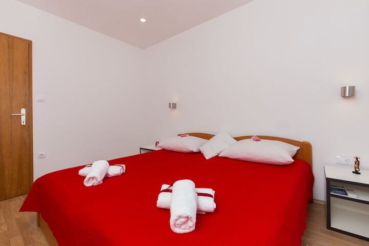 Room 19 of 104