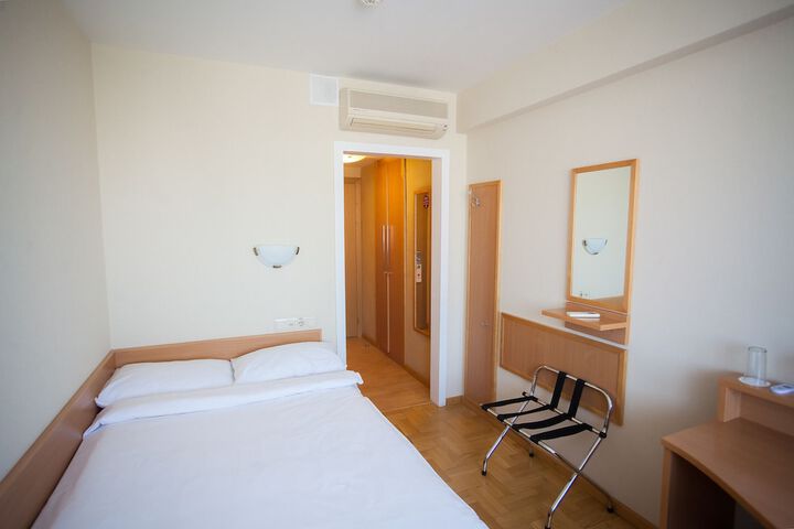 Room 19 of 79