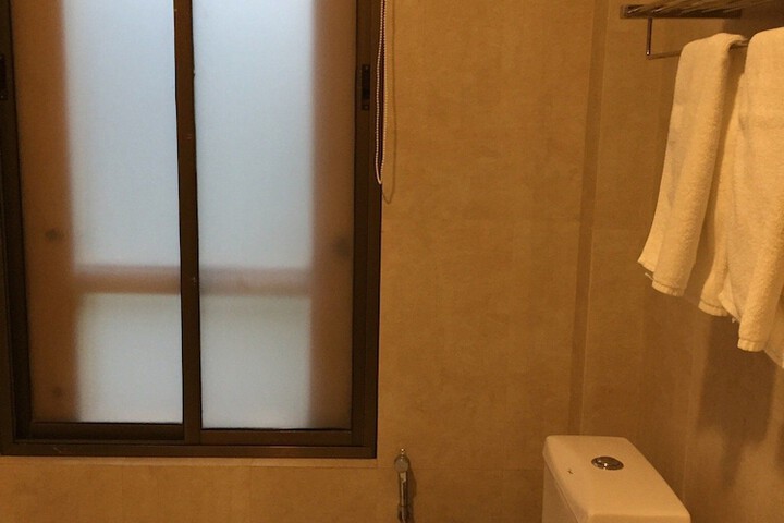 Room 12 of 33