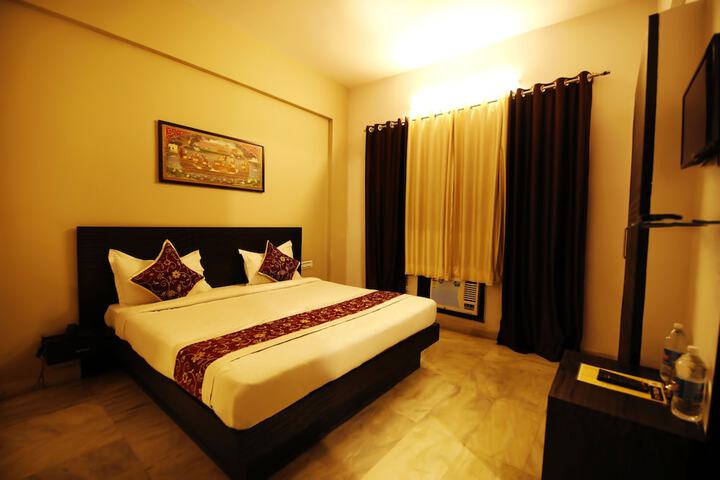 Room 13 of 21