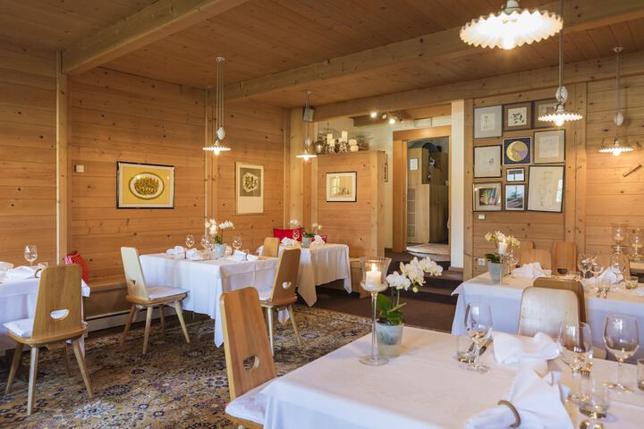 Dining 100 of 120