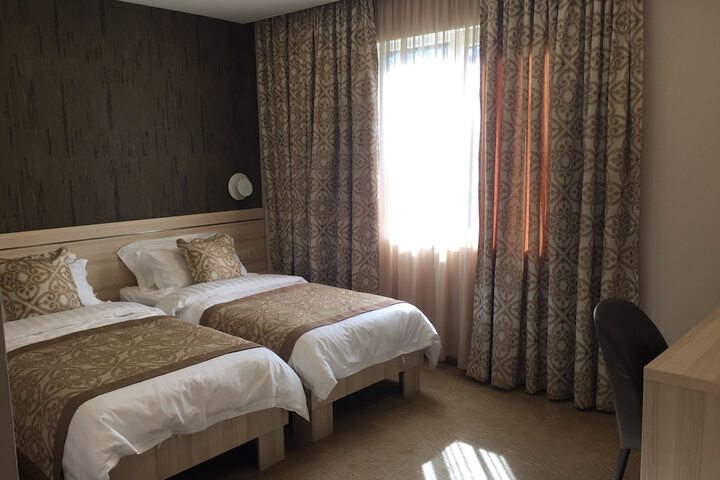 Room 13 of 36