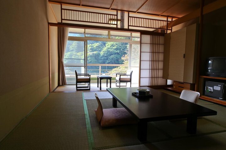 Room 12 of 44