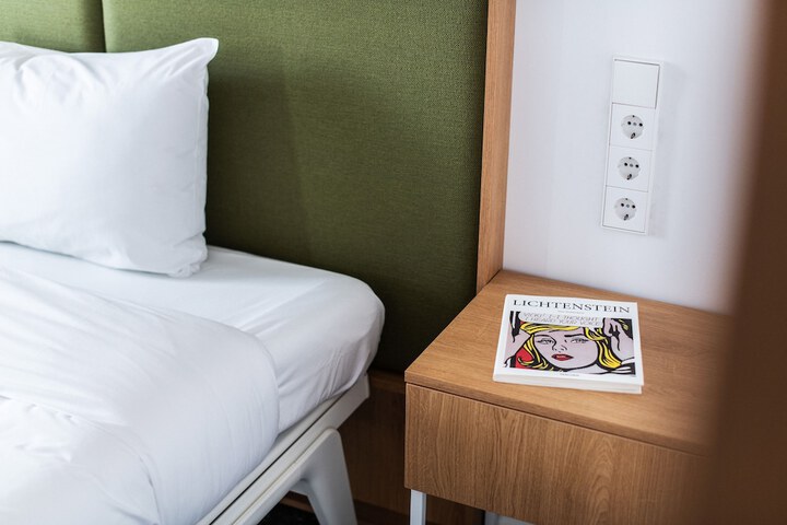 Room 52 of 114