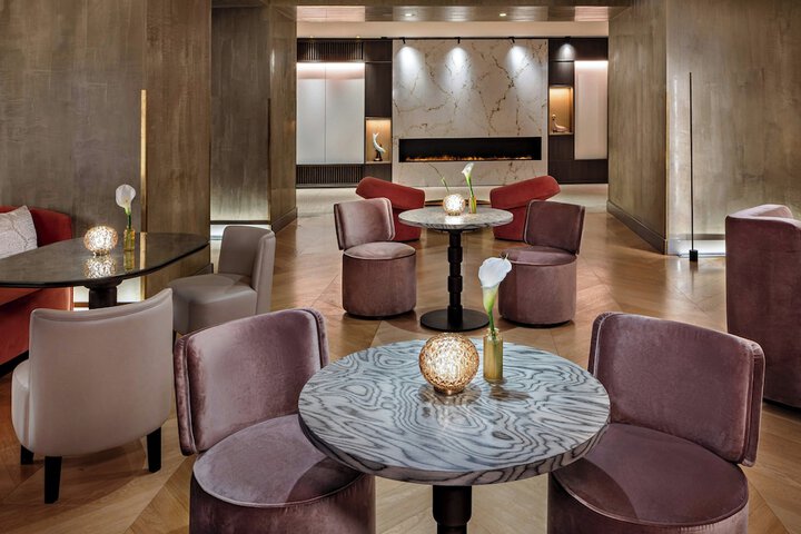 Lounge 141 of 156
