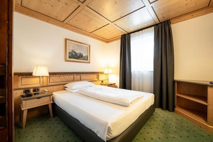 Room 16 of 94