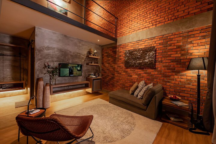 Room 18 of 120