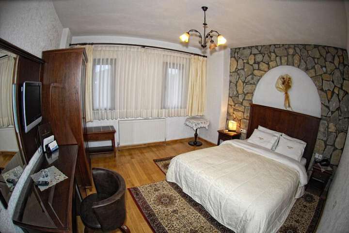 Room 27 of 61