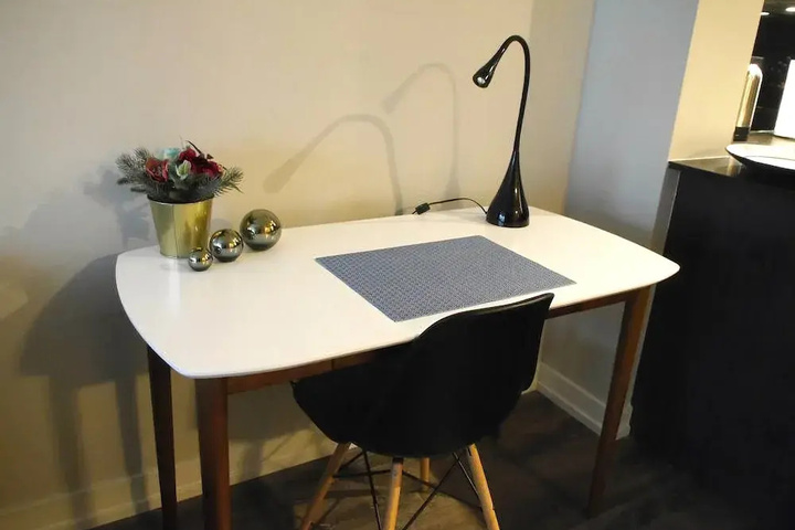 Newly Decorated Large 1BR