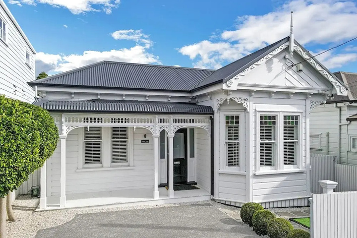 Cowan Street Home by Urban Rest