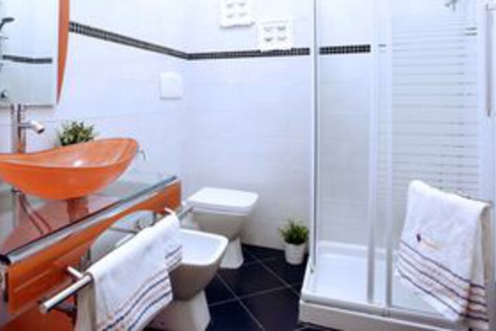 Room 4 of 43