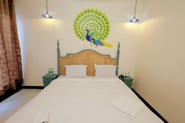 Room 4 of 18
