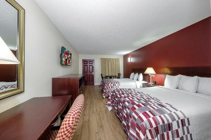 Deluxe 2 Double Beds (2 of 8)