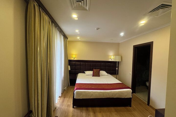 Room 4 of 30