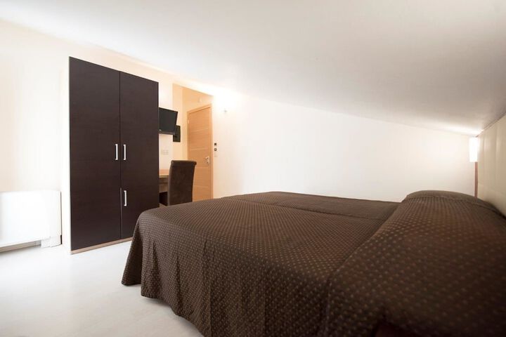 Room 18 of 24